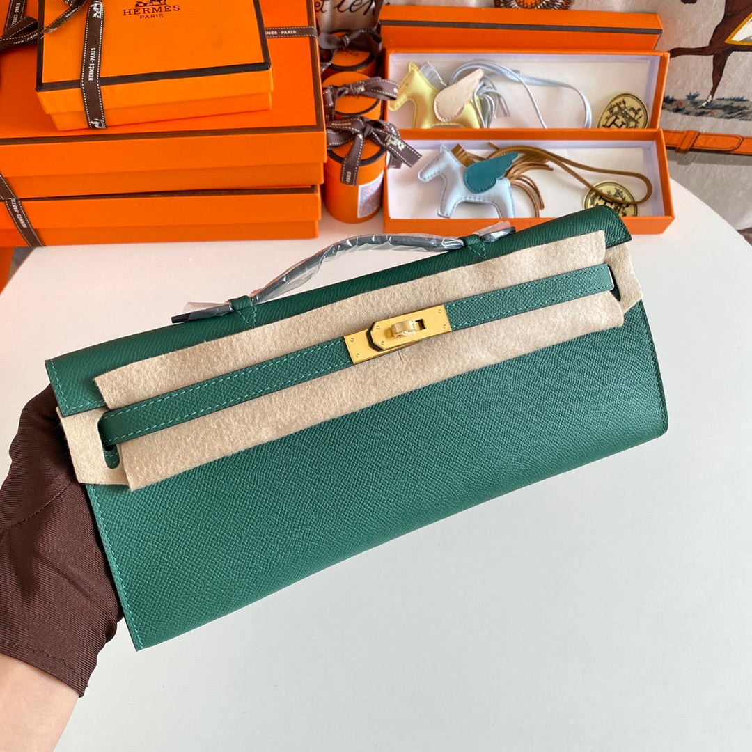 HERMES KELLY CUT 31 IN GREEN FOREST CALFSKIN WITH GOLD HARDWARE