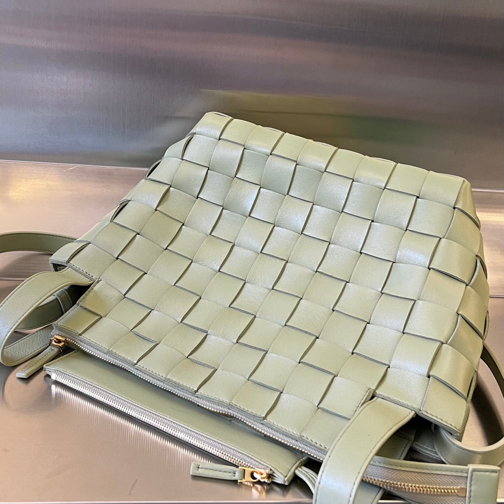 BOTTEGA VENETA MEDIUM 28 CASSETTE GREY LAMBSKIN