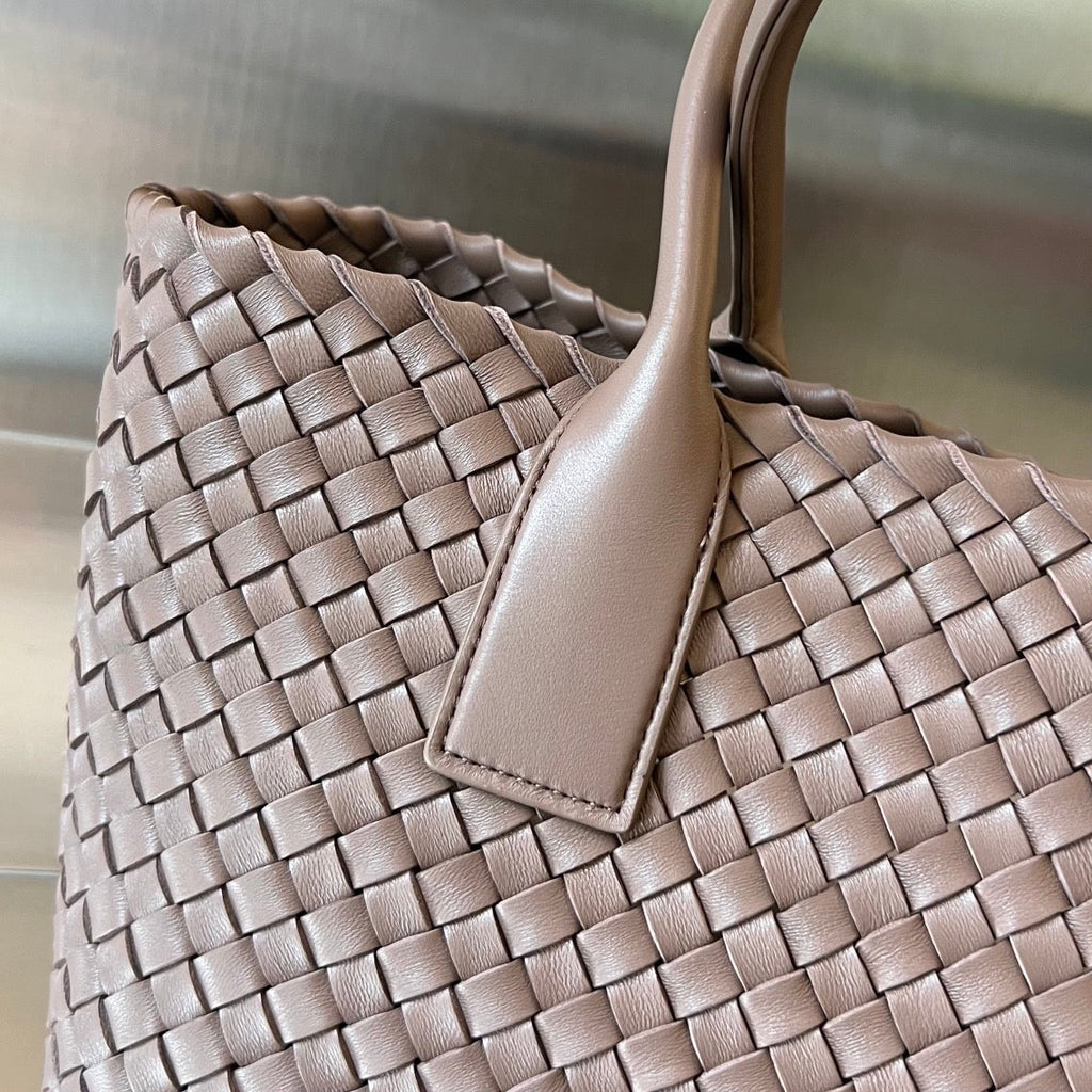 BOTTEGA VENETA SMALL CABAT 32 IN SADDLE BROWN LAMBSKIN