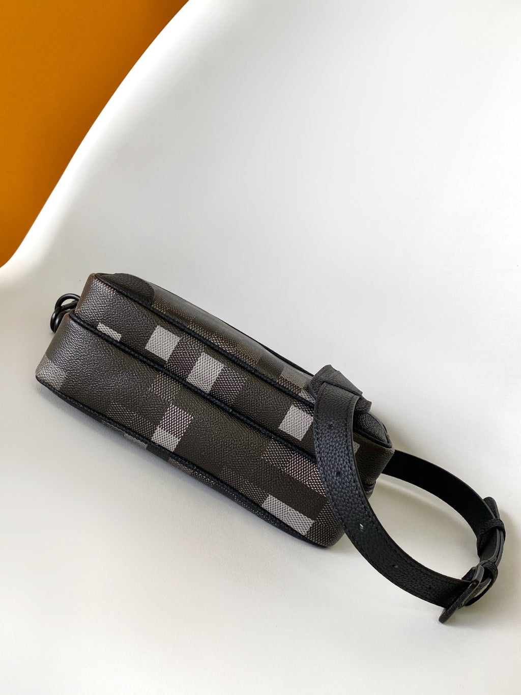 LOUIS VUITTON LV 25S NIL MESSENGER BAG 25 IN DAMOFLAGE BLACK CALFSKIN