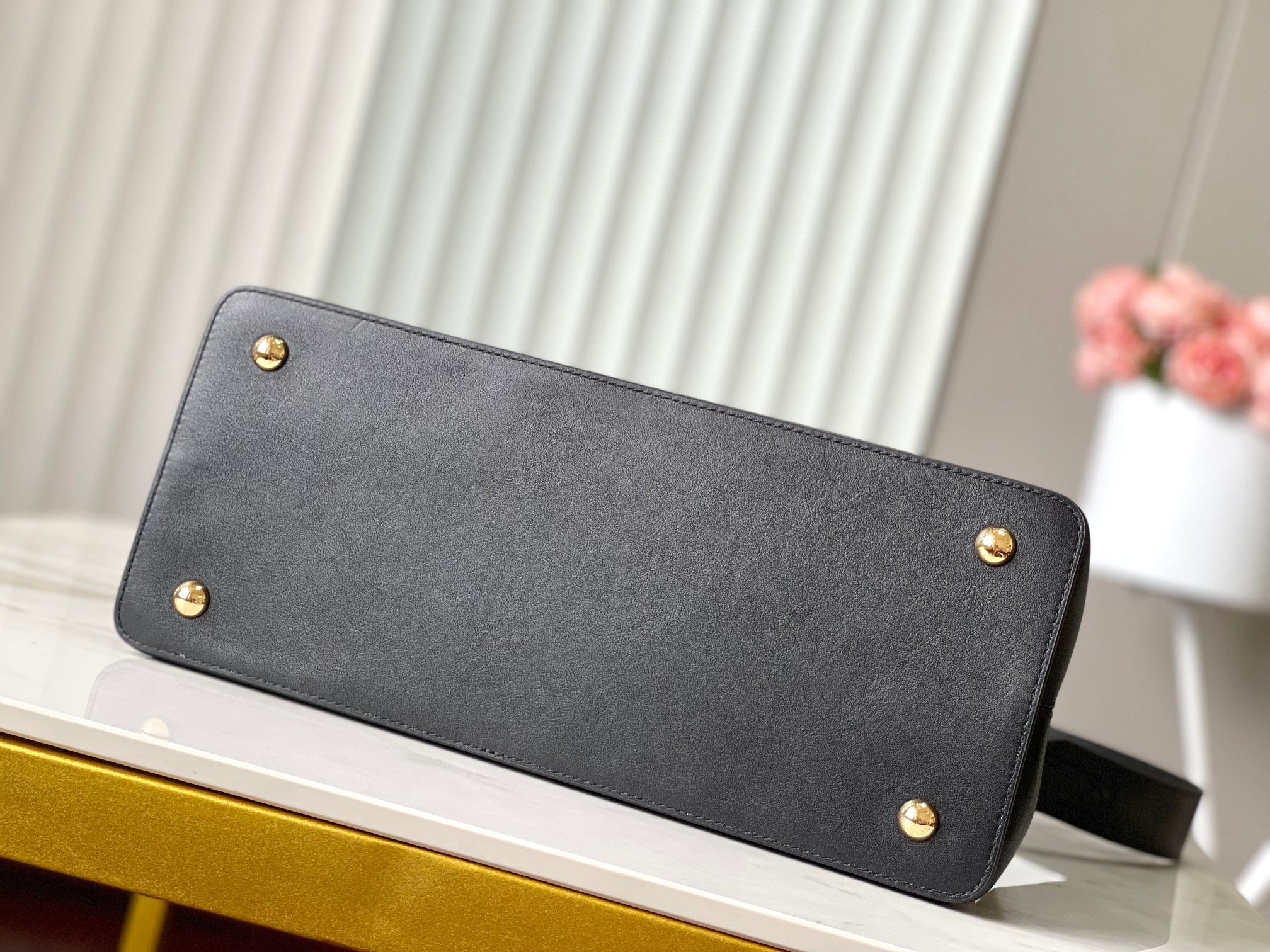 LOUIS VUITTON CAPUCINES SOUPLE GM 38 IN BLACK SMOOTH CALFSKIN GOLD HARDWARE