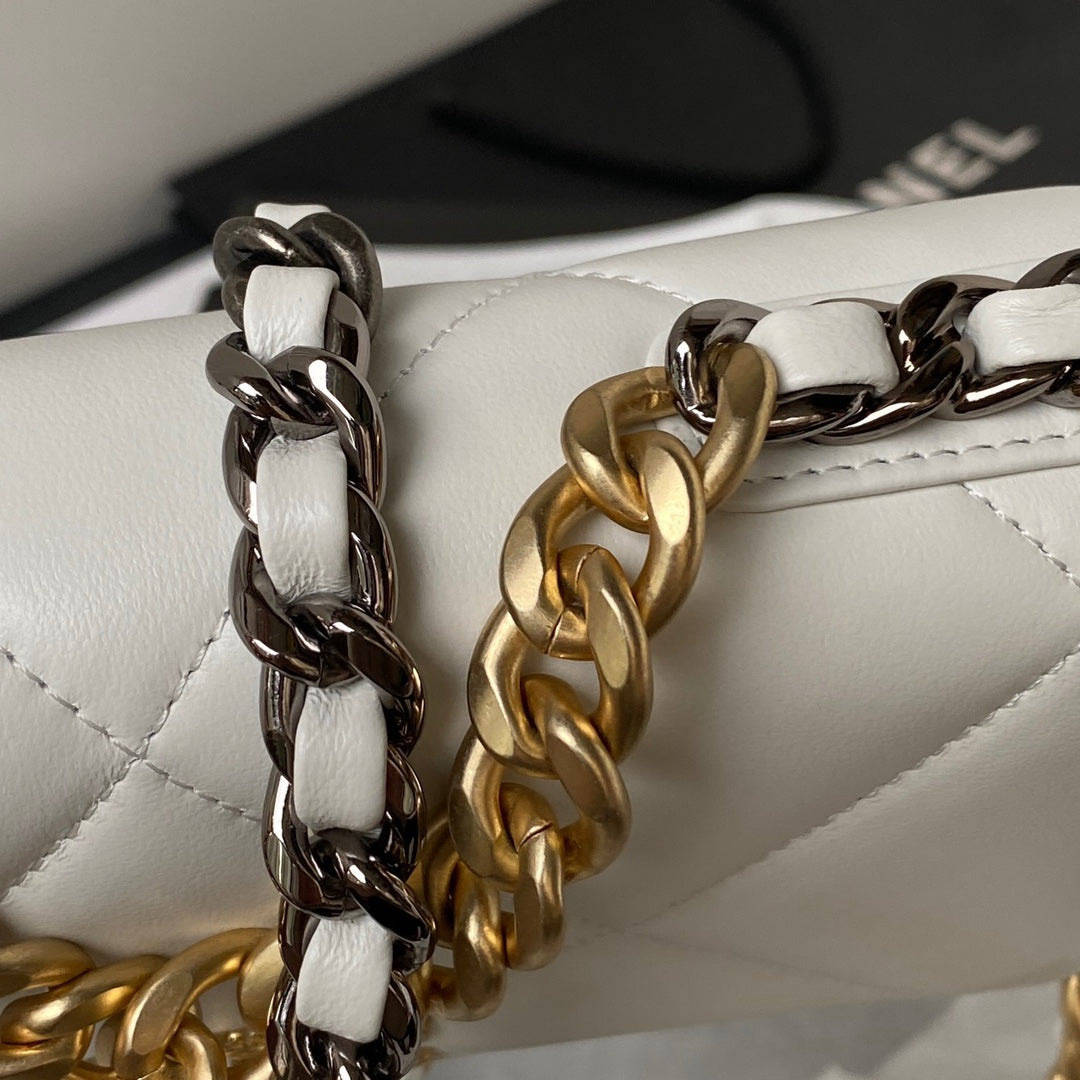 CHANEL 19 WOC 19CM WHITE LAMBSKIN GOLD HARDWARE