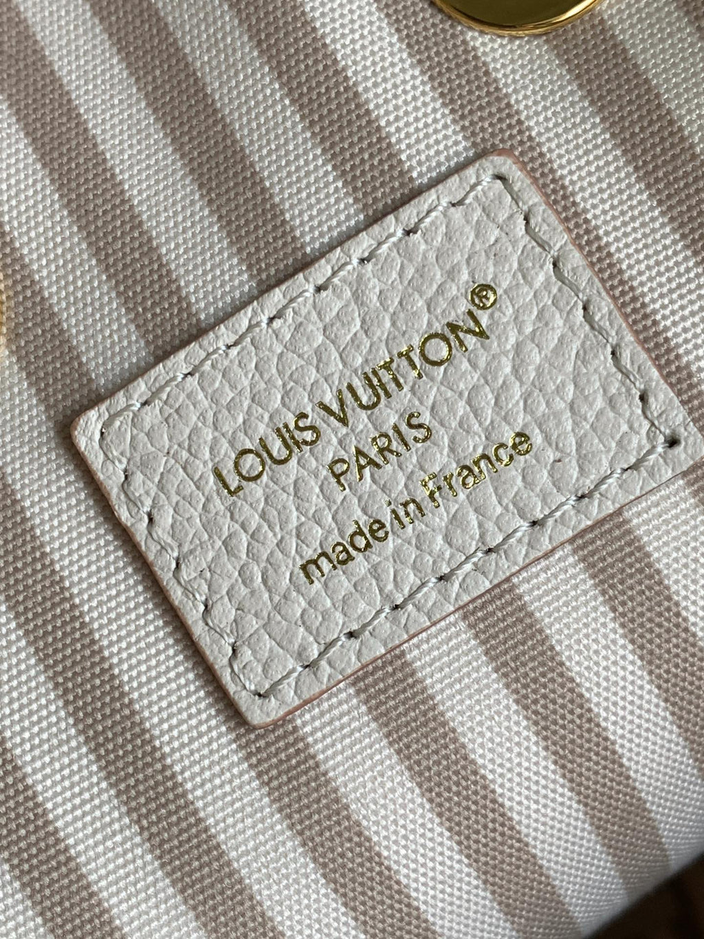 LOUIS VUITTON NÉONOÉ 26 IN WHITE AND PINK MONOGRAM CANVAS