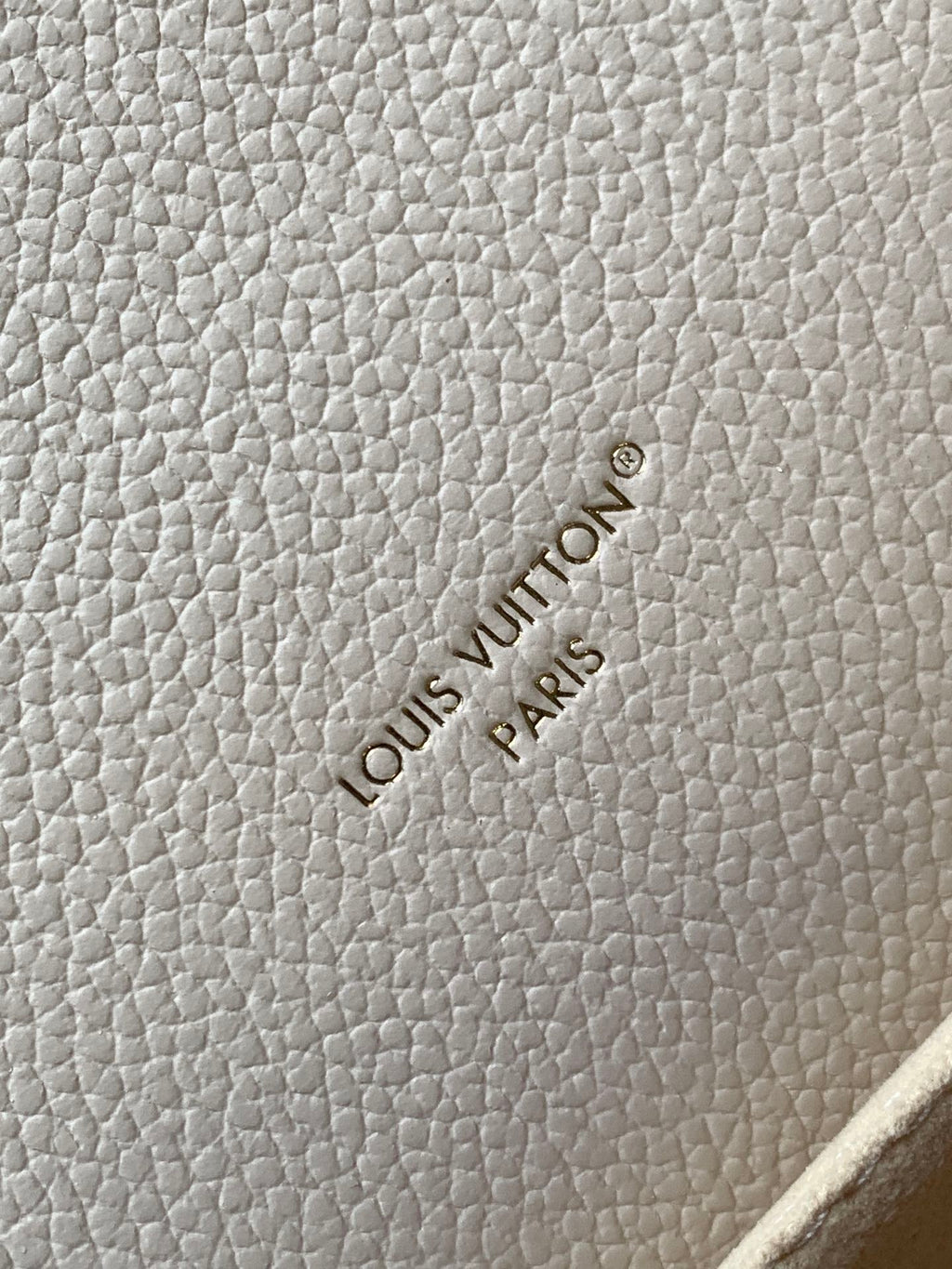 LOUIS VUITTON LV 25S EAST WEST POCHETTE MÉTIS BAG 21 IN BEIGE DREAM EMBOSSED TEXTURED CALFSKIN
