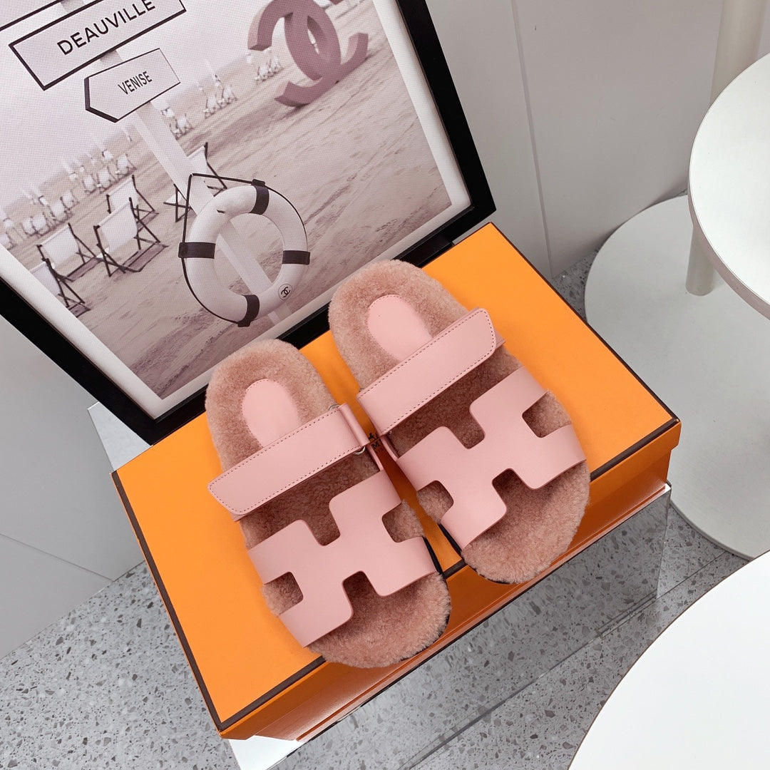 HERMES Chypre Sandal Pink shearling insole Pink goatskin lining